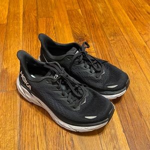 HOKA CLIFTON 8